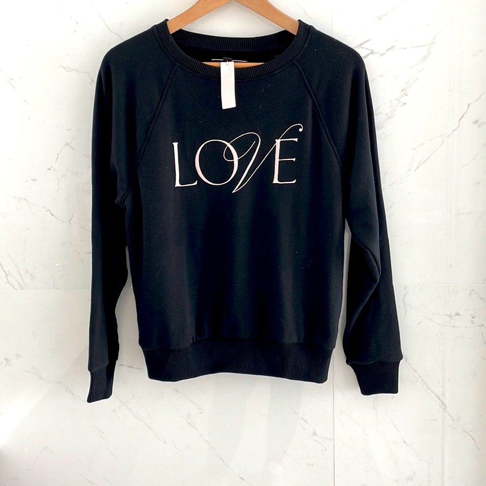 Victoria Secret”LOVE” Sweater❤️